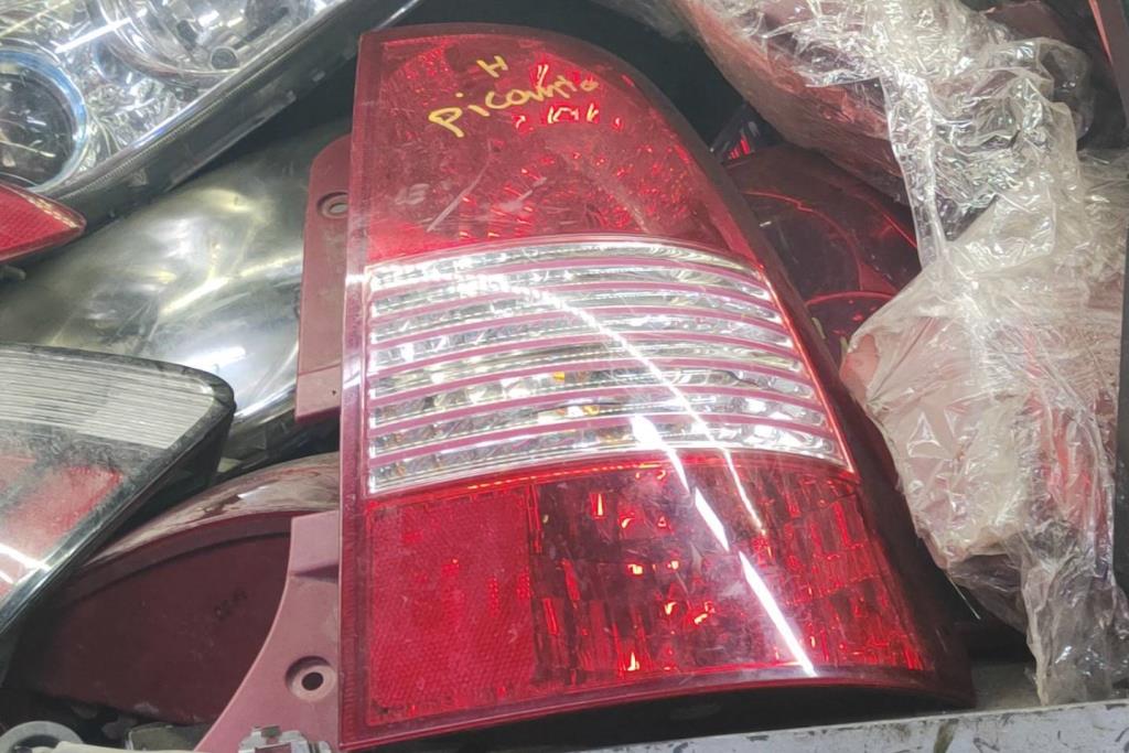 ضوء خلفي يمين شمال كيا بيكانتو 2007 2008