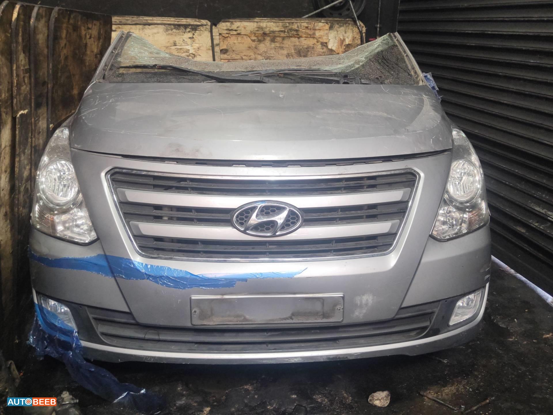 Body  Front clip Hyundai H1