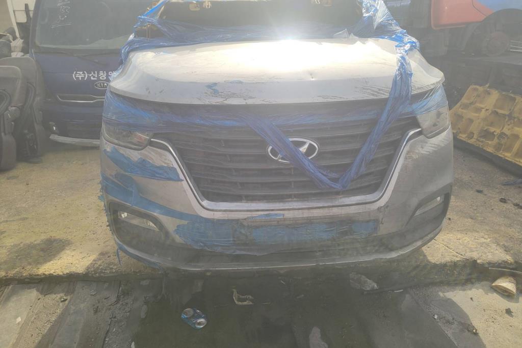 Body  Front clip Hyundai H1