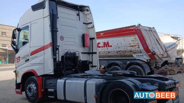 راس تريلا فولفو 2015