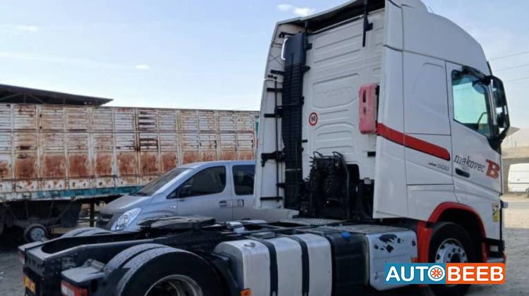 راس تريلا فولفو 2015