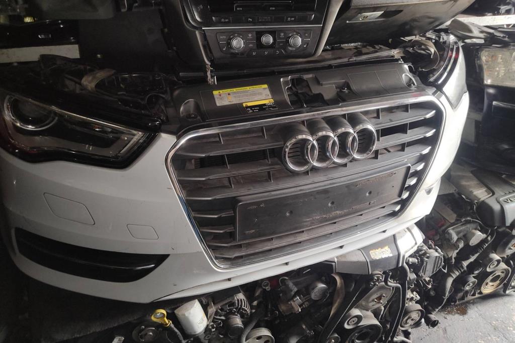 واجهة أمامية طمبون اضوية يمين شمال اودي A3 2014 2015 2016 2017