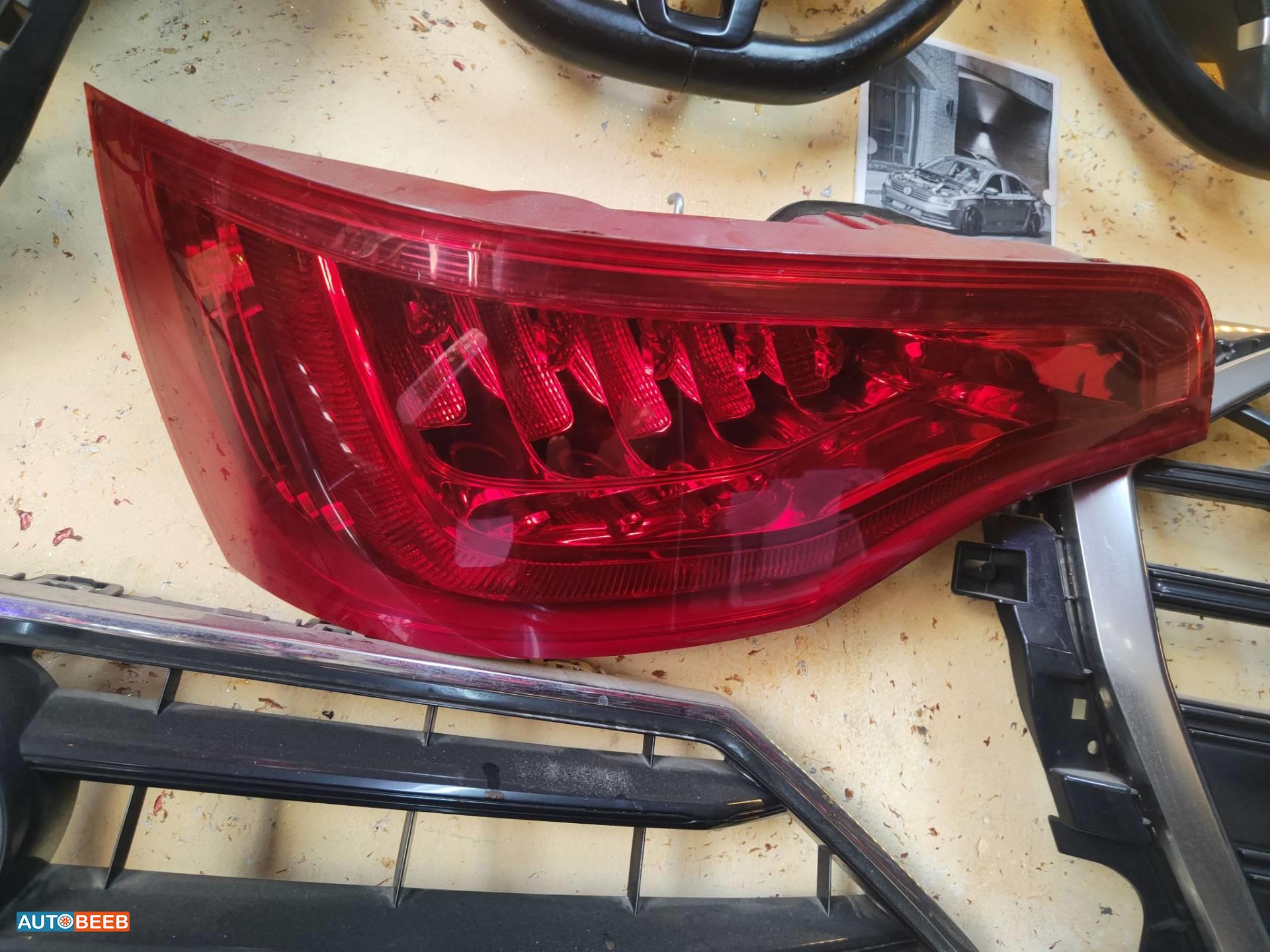 ضوء خلفي يمين شمال اودي Q7 2012 2013 2014 2015