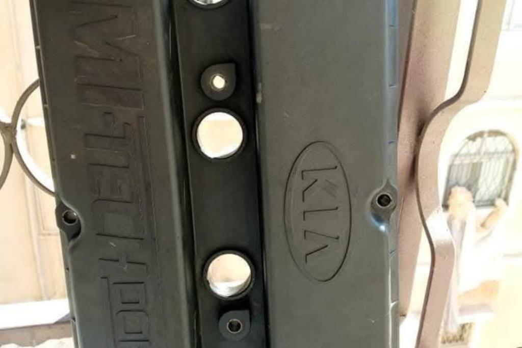 مطلوب غطاء صباب كيا ريو 2001