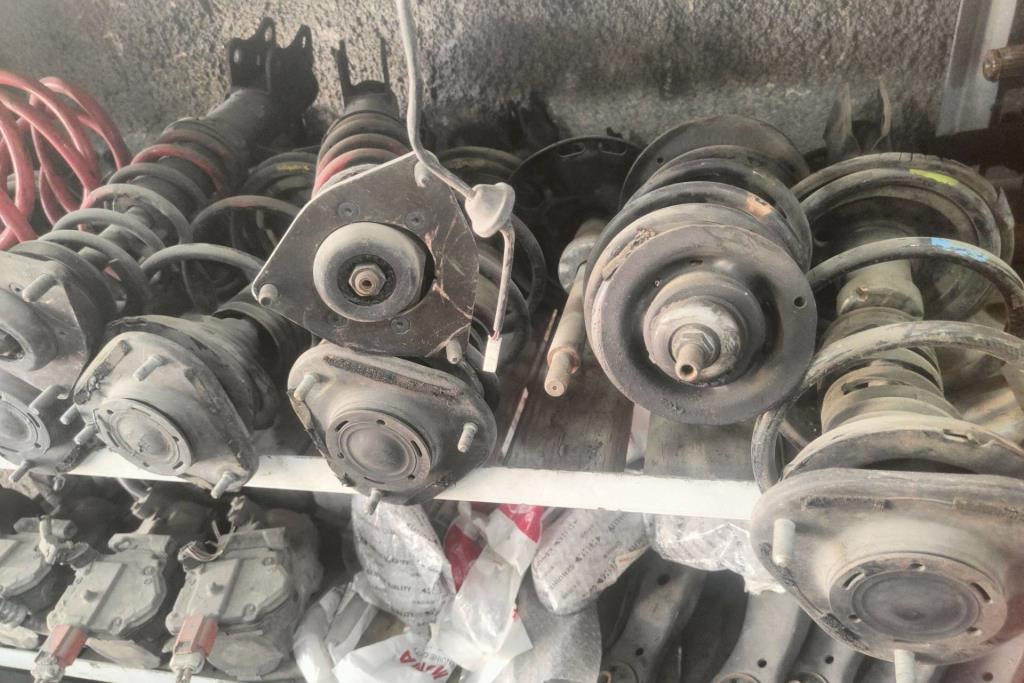  Shock Absorber Toyota Prius C