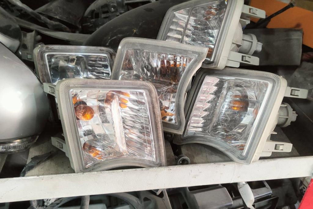 ضوء غماز أمامي يمين شمال تويوتا بريوس 2010 2011 2012