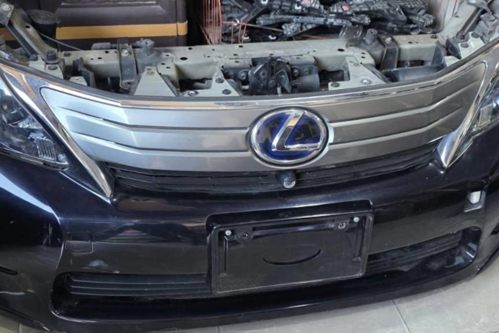 Body  Bumper Lexus HS250h