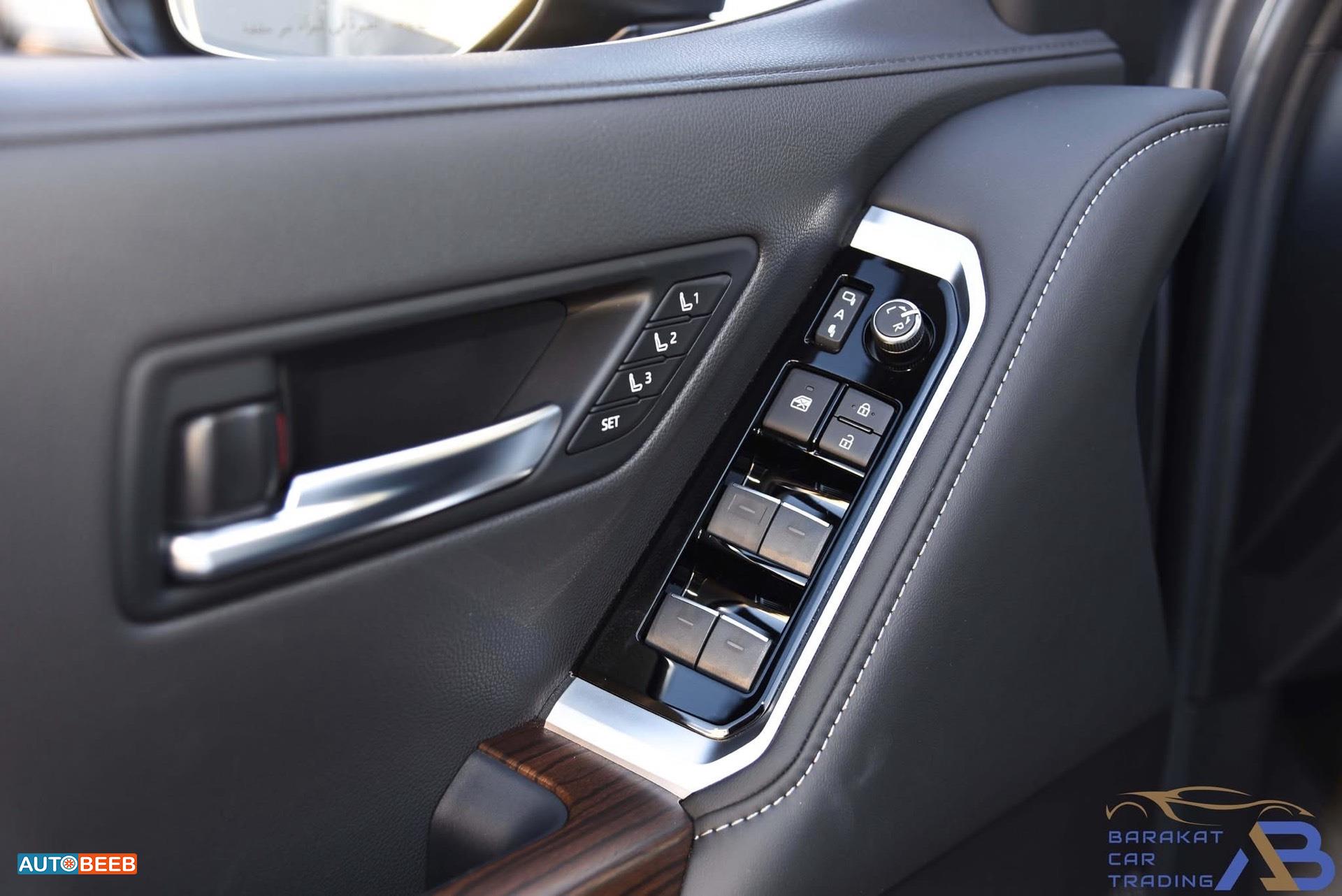 تويوتا لاندكروزر 2025