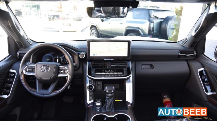 تويوتا لاندكروزر 2025