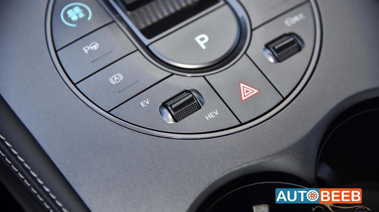 بي واي دي سيل 2025