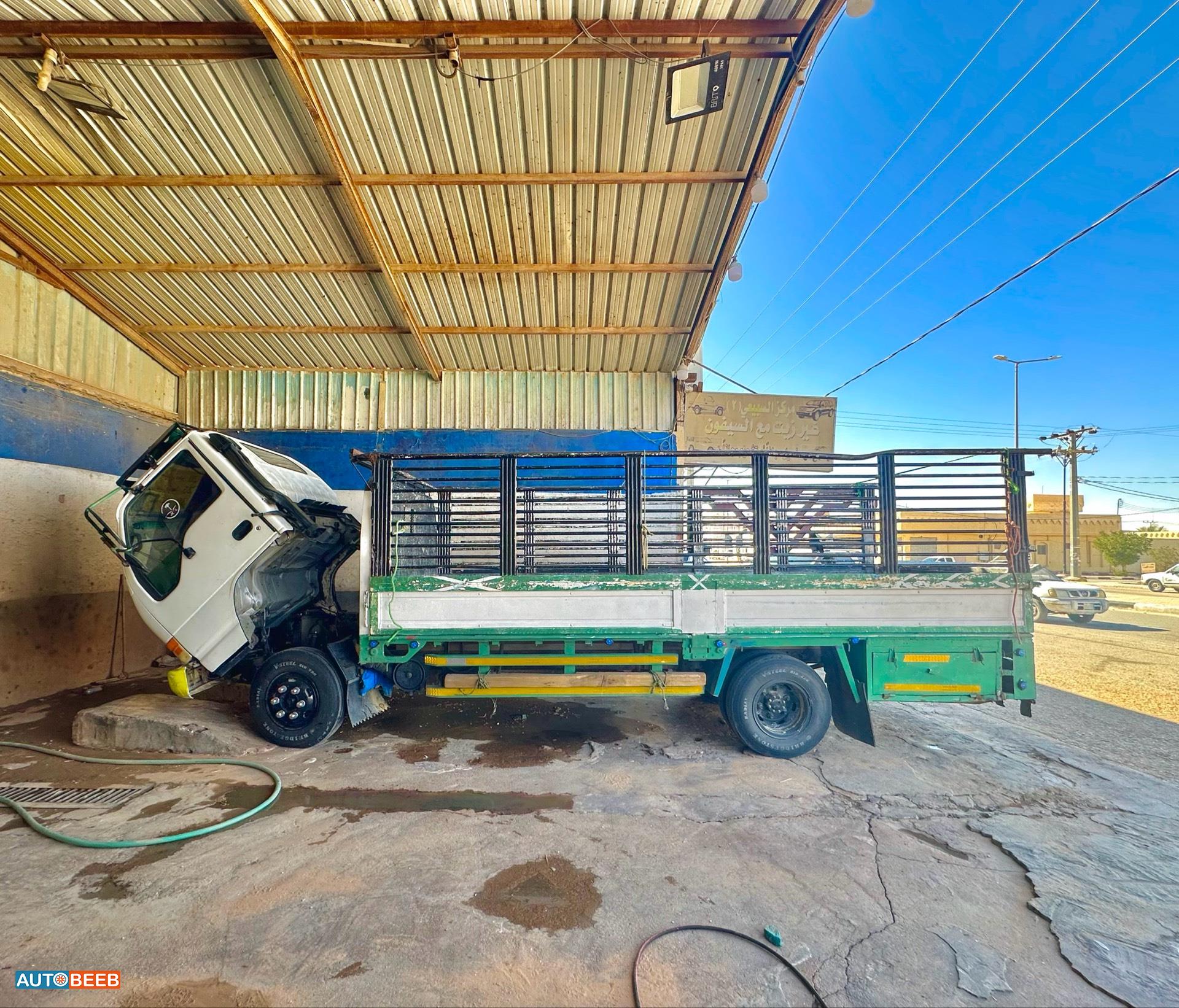 ناقلة اخشاب ايسوزو 1994