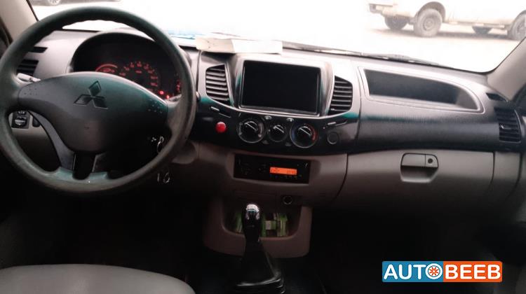 ميتسوبيشي L200 2015