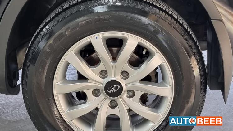 Mahindra XUV500 2018