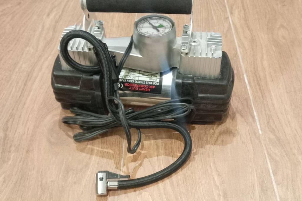 منفاخ كهربائي سيارات مستعمل بحالة ممتازة 