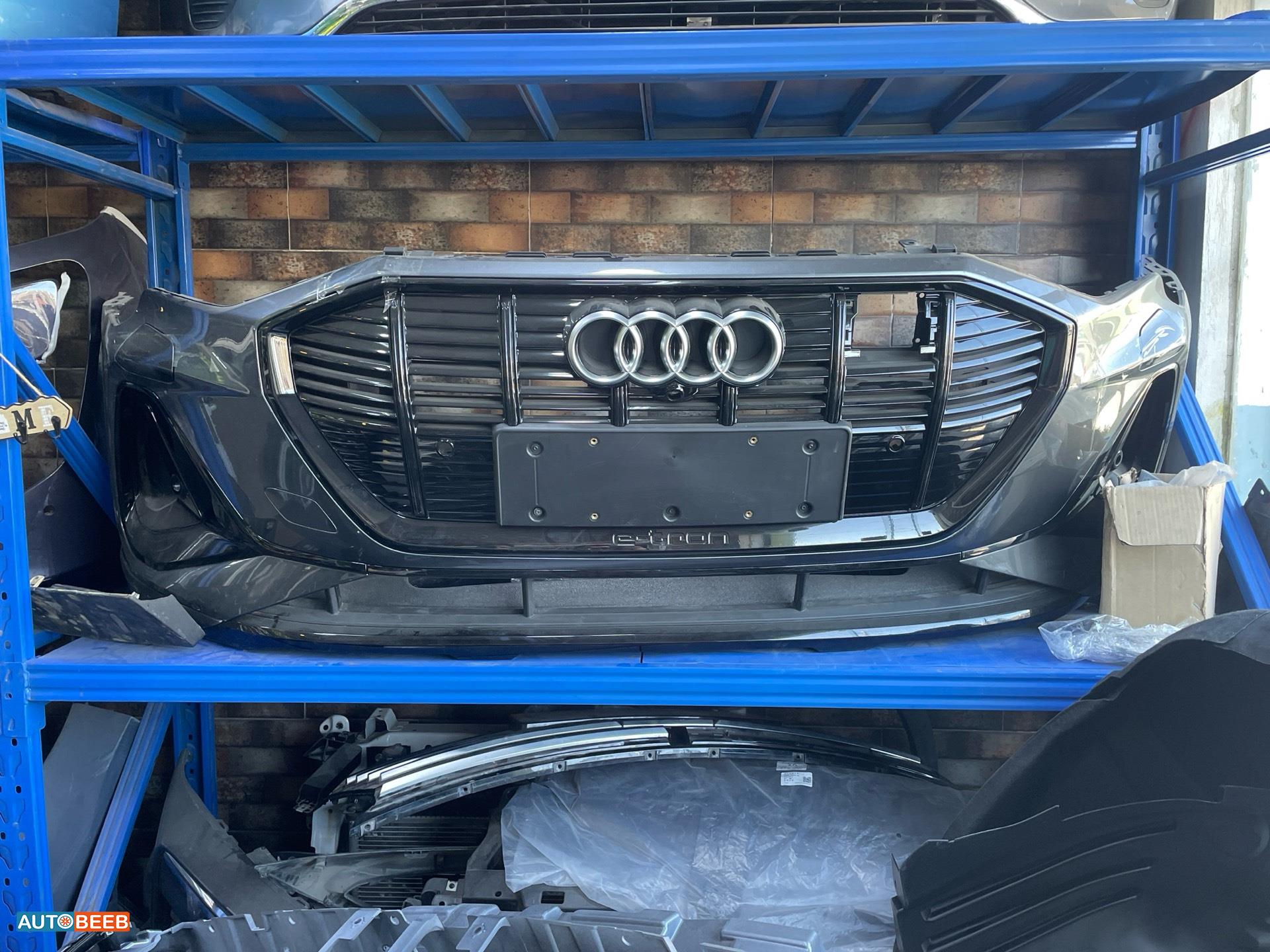 طمبون امامي اودي e ترون 2024 2025