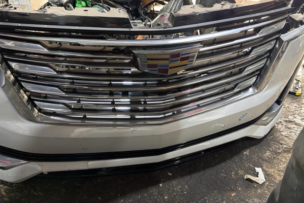 طمبون امامي كاديلاك اسكاليد 2024 2025 