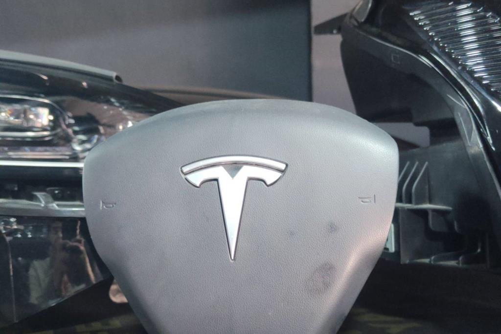 ايرباغ ستيرنج تيسلا 3 2018 2019 2020 2021 2022 2023