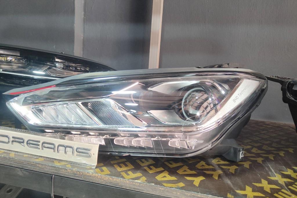 ضوء امامي يمين شمال بي واي دي E2 2022 2023 2024