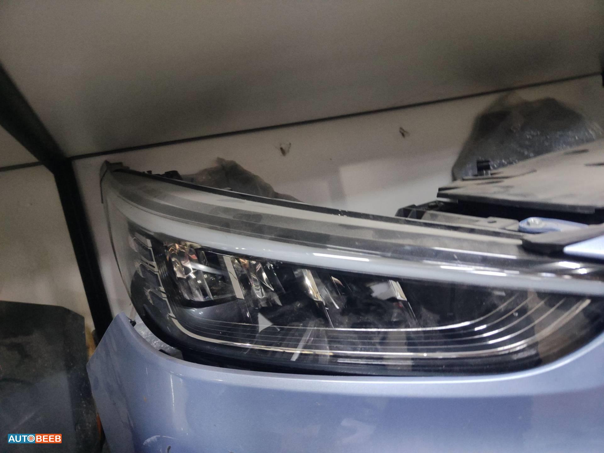 ضوء امامي يمين شمال جيلي جيومتري C 2022 2023