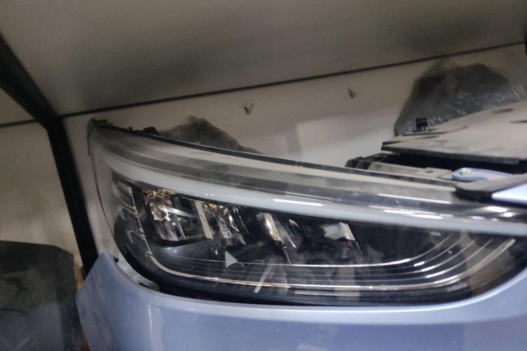 ضوء امامي يمين شمال جيلي جيومتري C 2022 2023