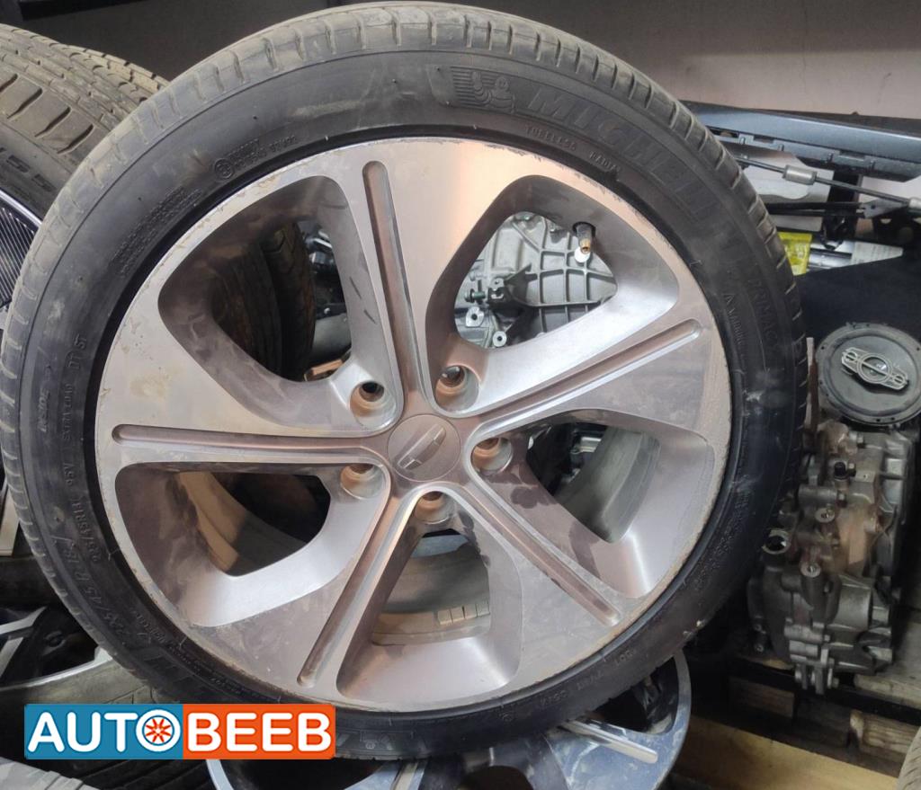 طقم جنطات مع كوشوك جيلي جيومتري C قياس 18