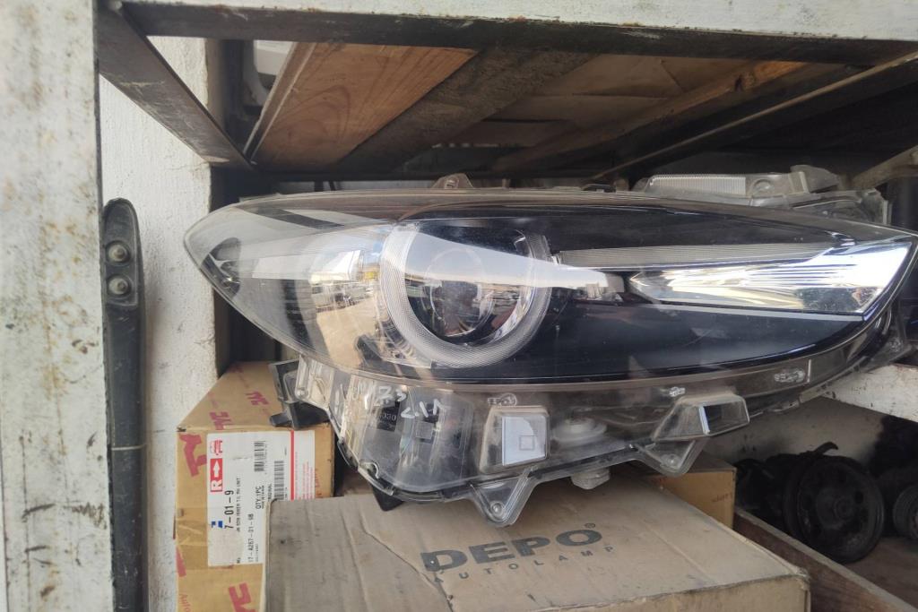 ضوء امامي يمين شمال مازدا 3 2018 2019 2020