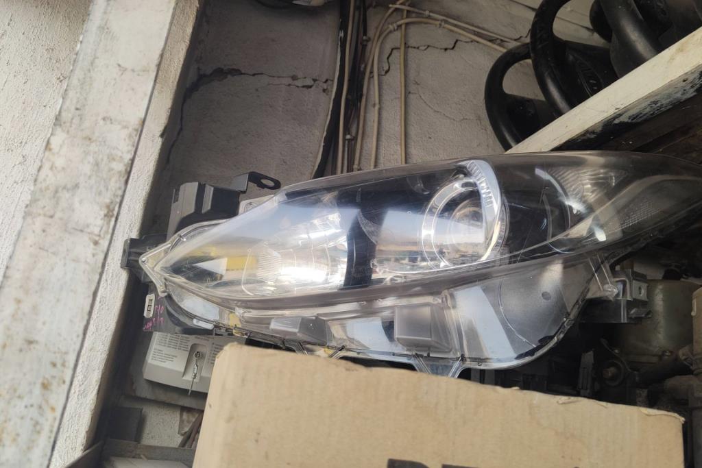 ضوء امامي يمين شمال مازدا 3 2015 2016 2017