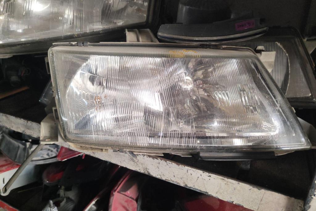 ضوء امامي يمين شمال ساب 95 2003 2004 2005