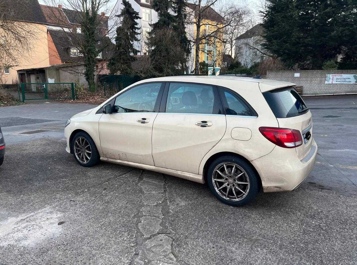 مرسيدس بنز B200 2015