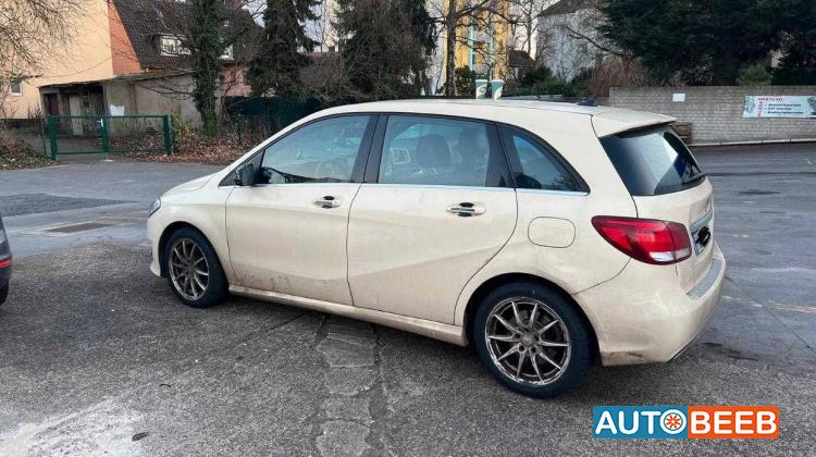 مرسيدس بنز B200 2015