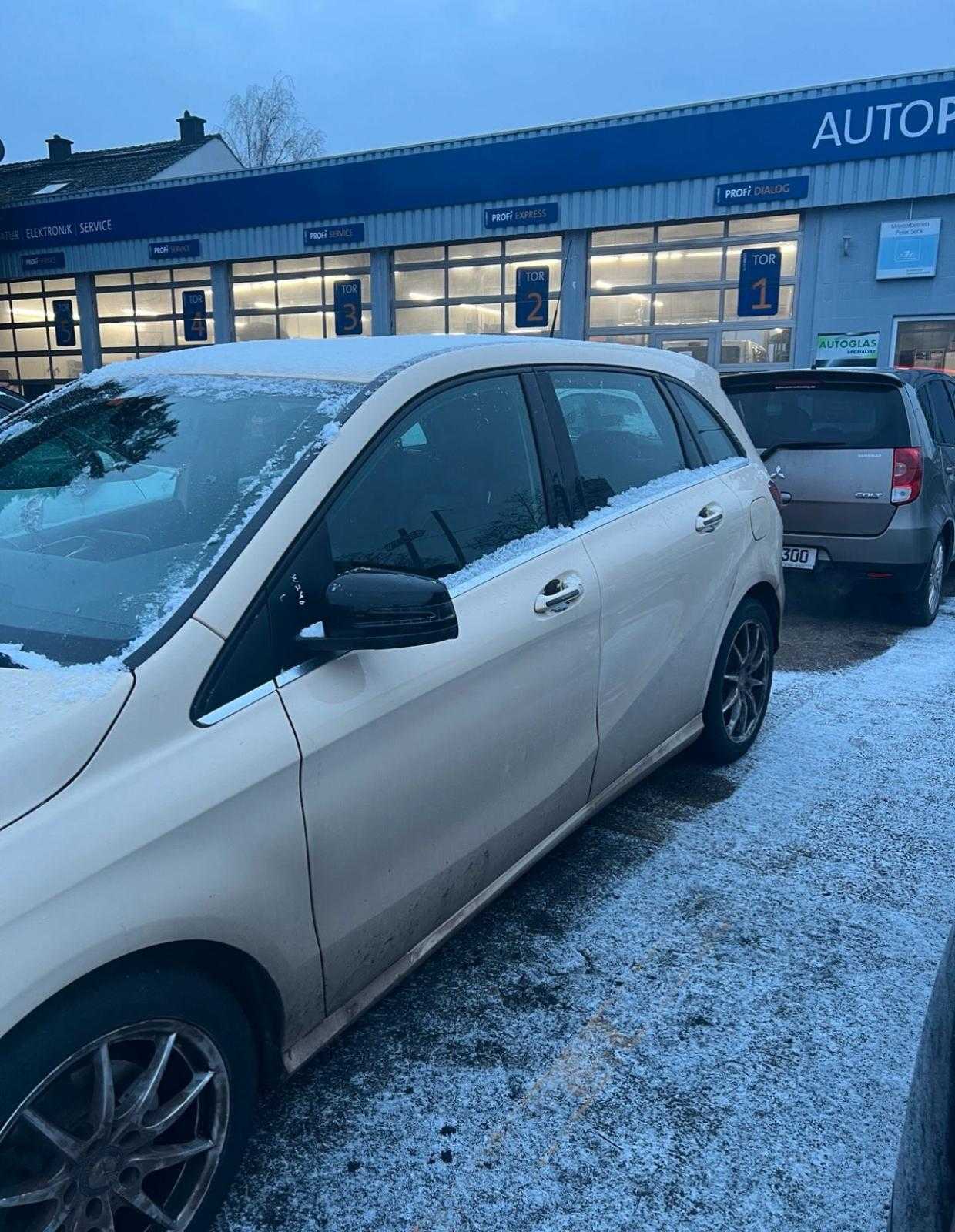 مرسيدس بنز B200 2015