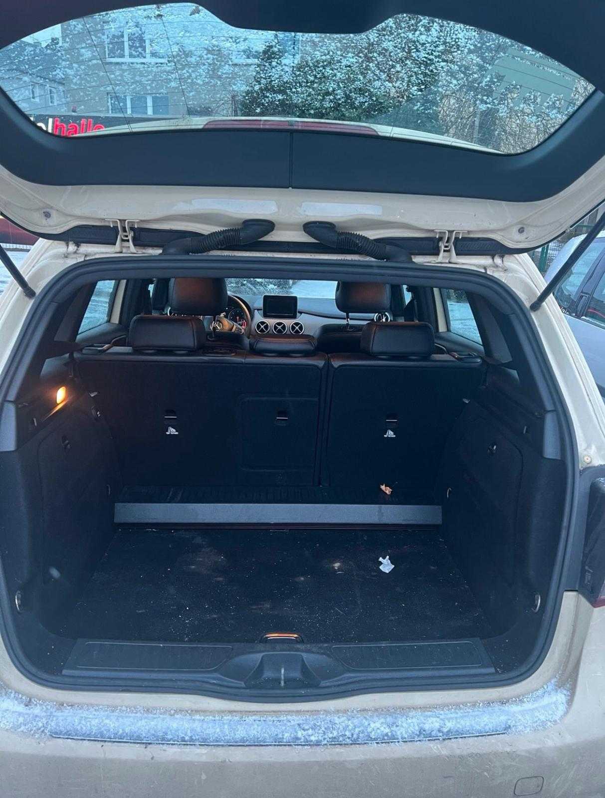 مرسيدس بنز B200 2015