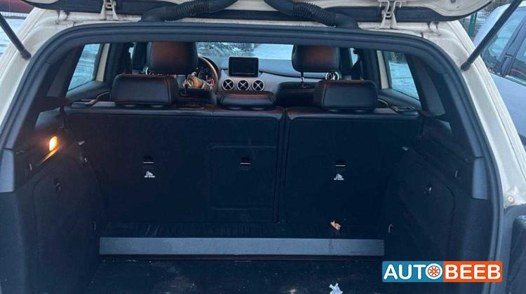 مرسيدس بنز B200 2015