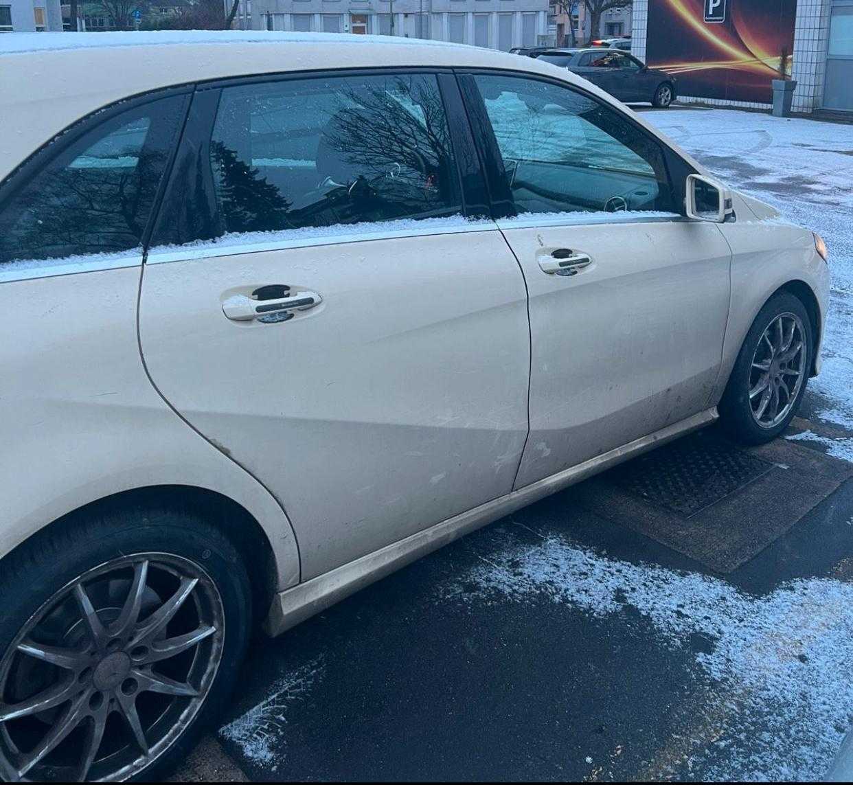 مرسيدس بنز B200 2015