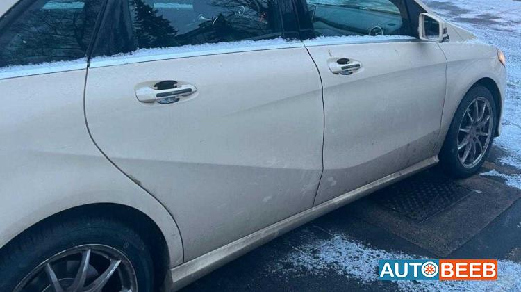 مرسيدس بنز B200 2015