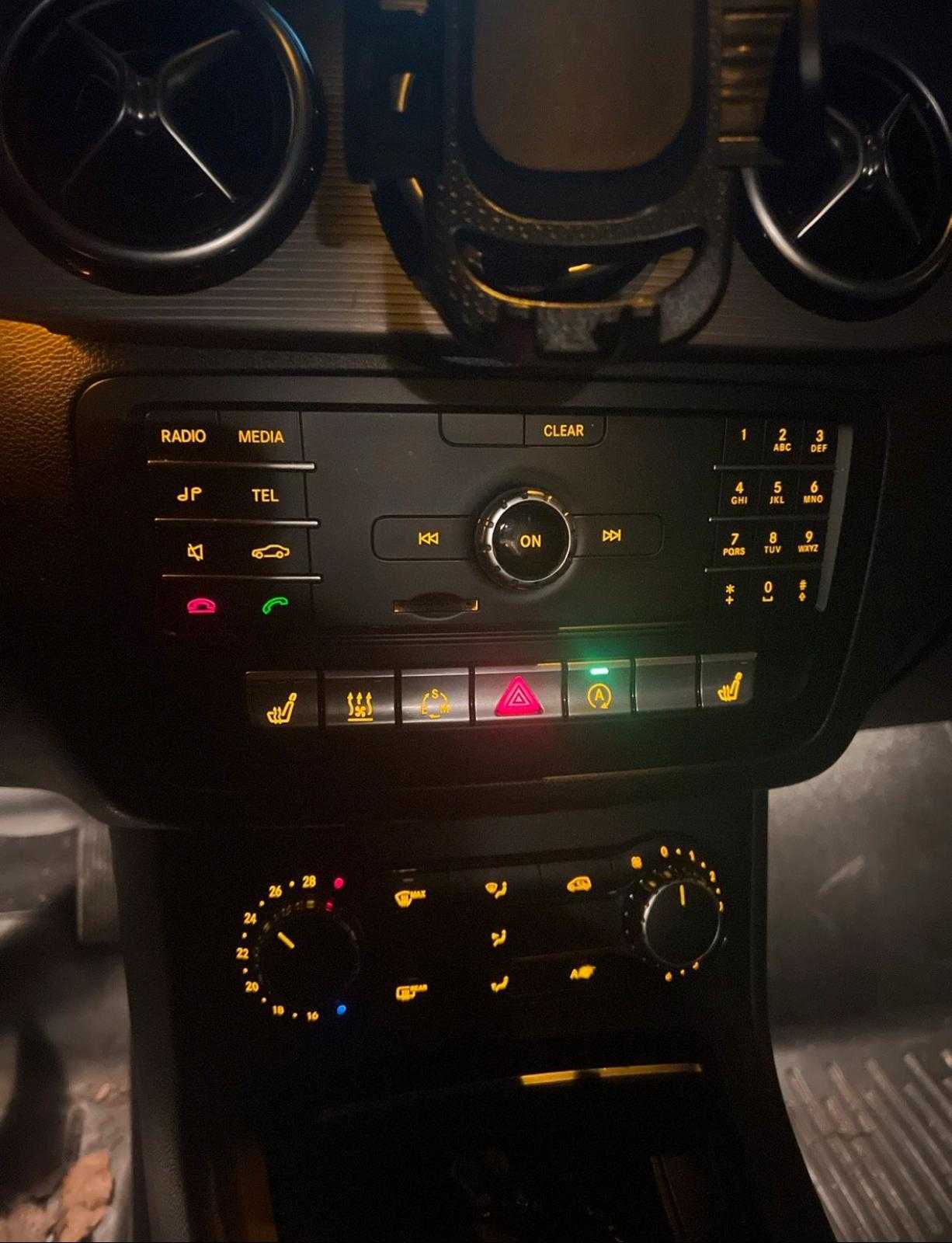 مرسيدس بنز B200 2015