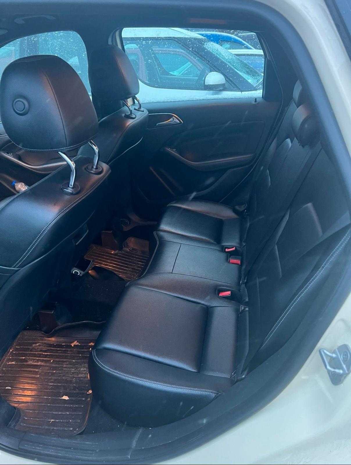 مرسيدس بنز B200 2015