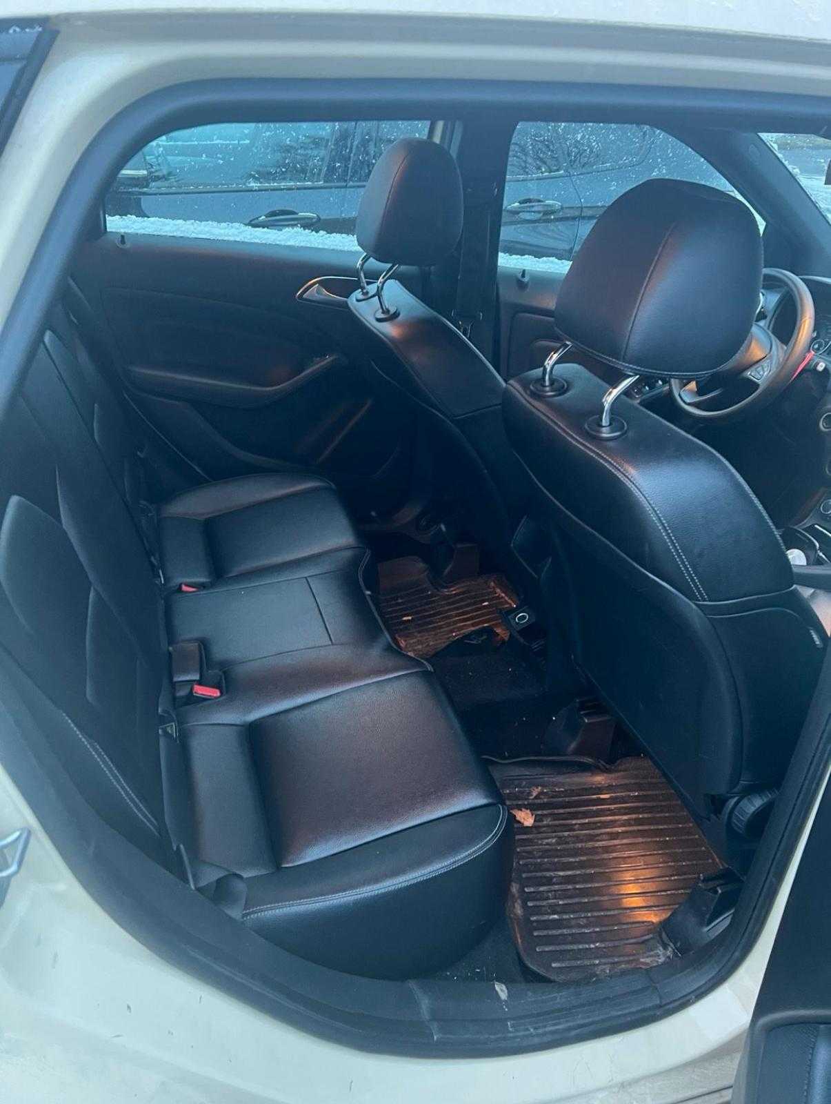 مرسيدس بنز B200 2015