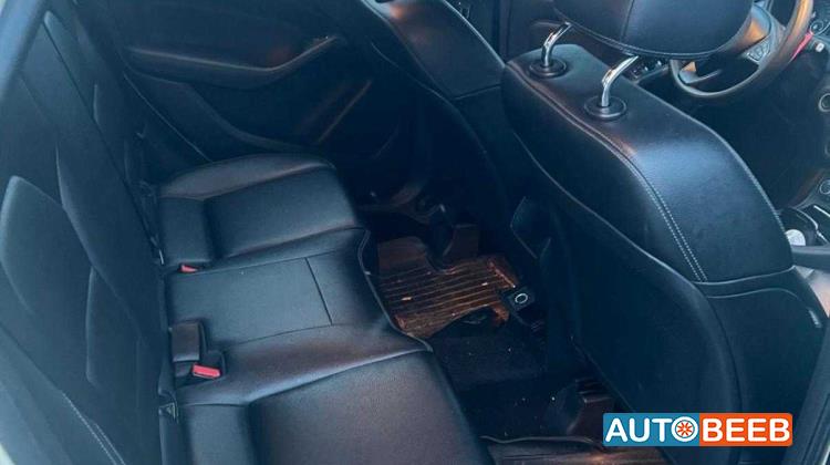 مرسيدس بنز B200 2015