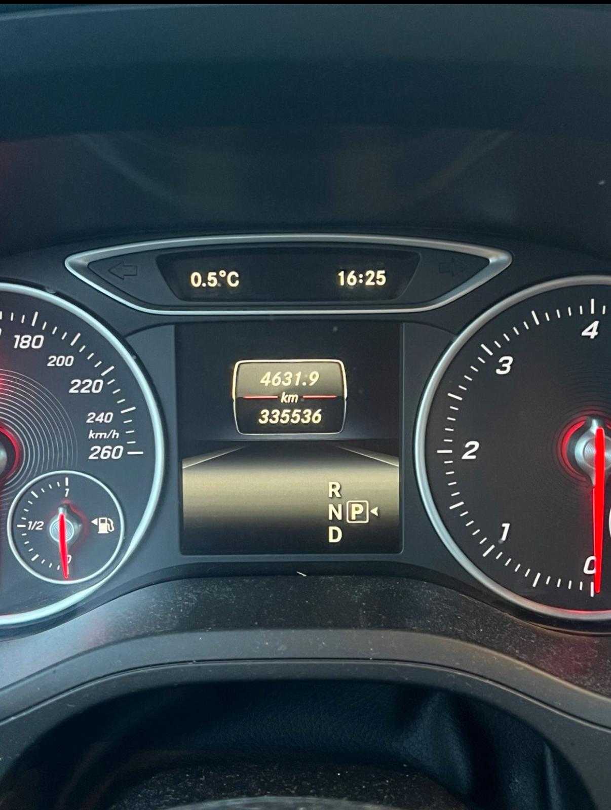 مرسيدس بنز B200 2015