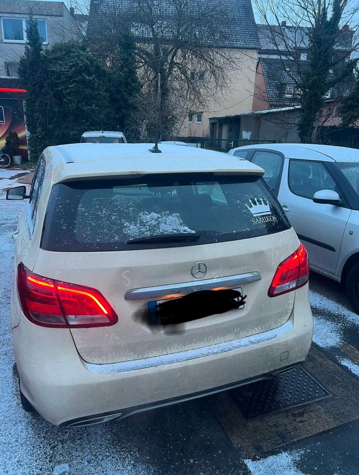 مرسيدس بنز B200 2015