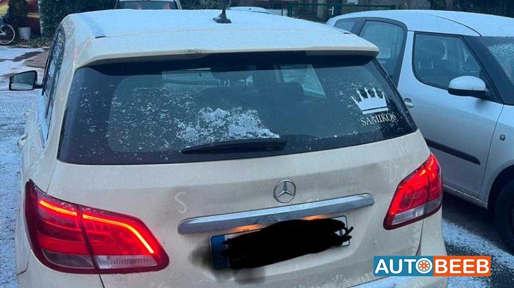 مرسيدس بنز B200 2015