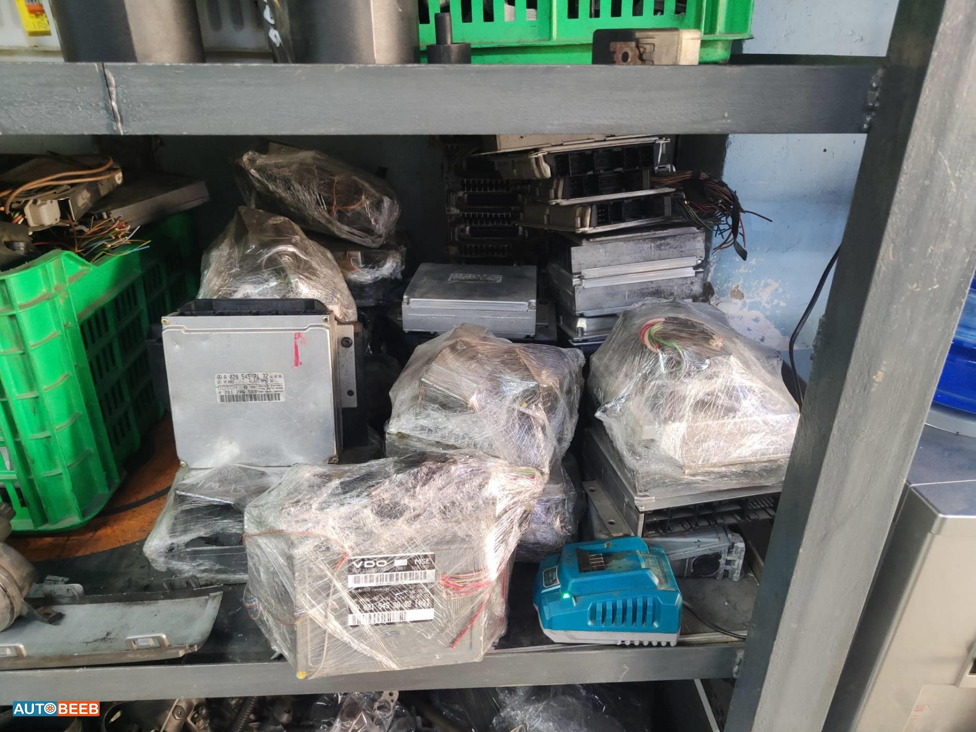 Engine Engine Control Unit Mercedes Benz E200