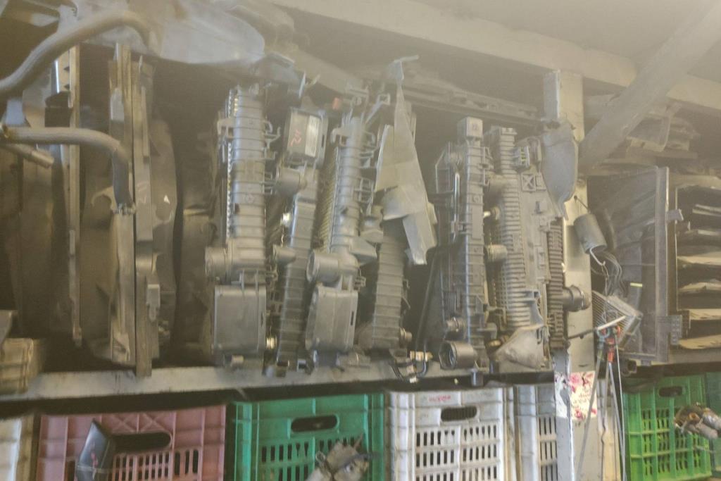 روديتر ماء مرسيدس E200 1985 1986 1987 1988 1989 1990 1991 1992 1993 