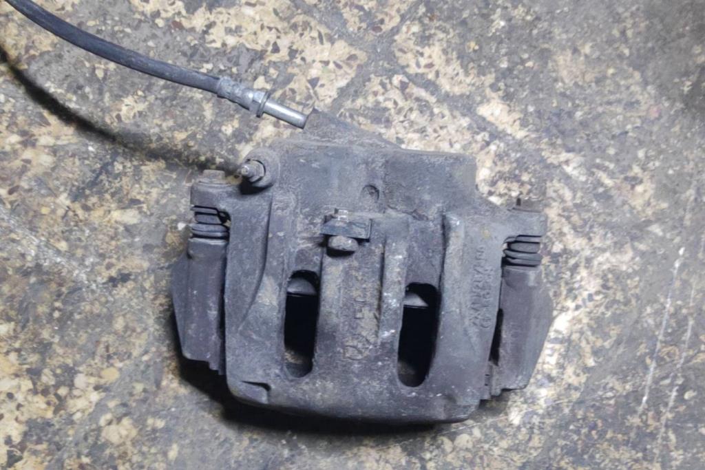 مخ بريك مرسيدس فيتو 115 2004 2005 2006