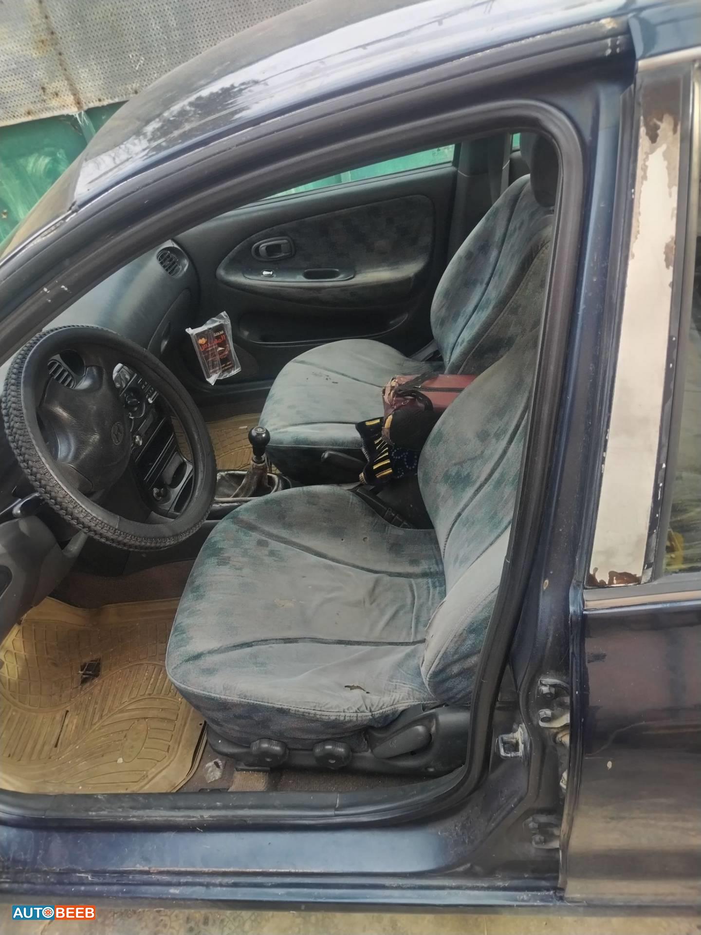 هيونداي افانتي 1995