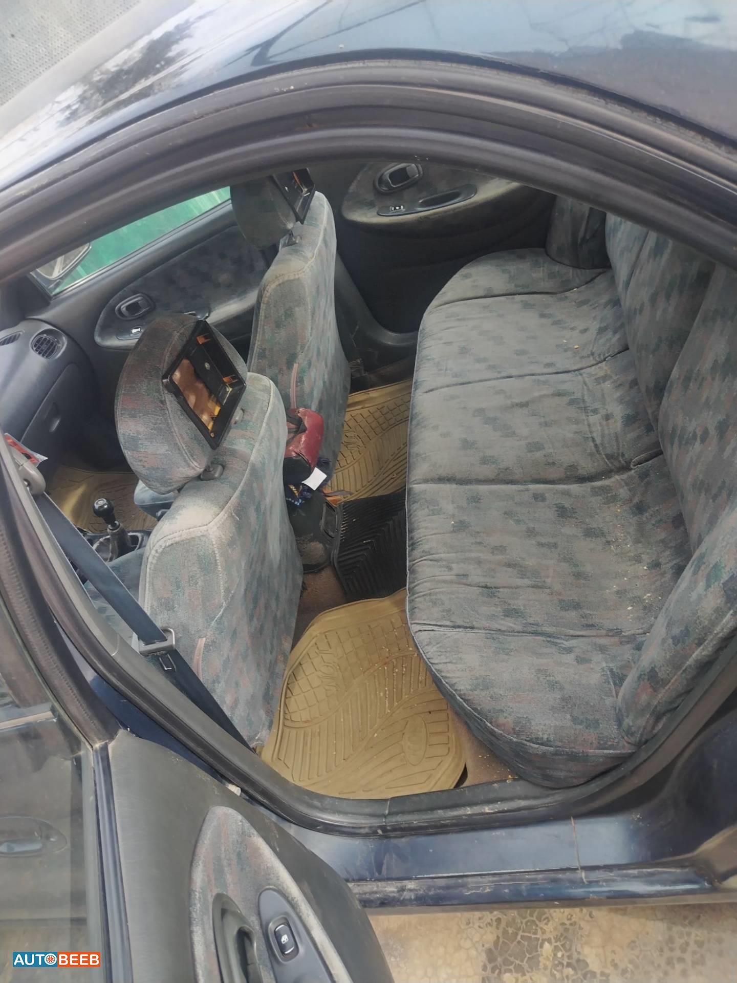 هيونداي افانتي 1995