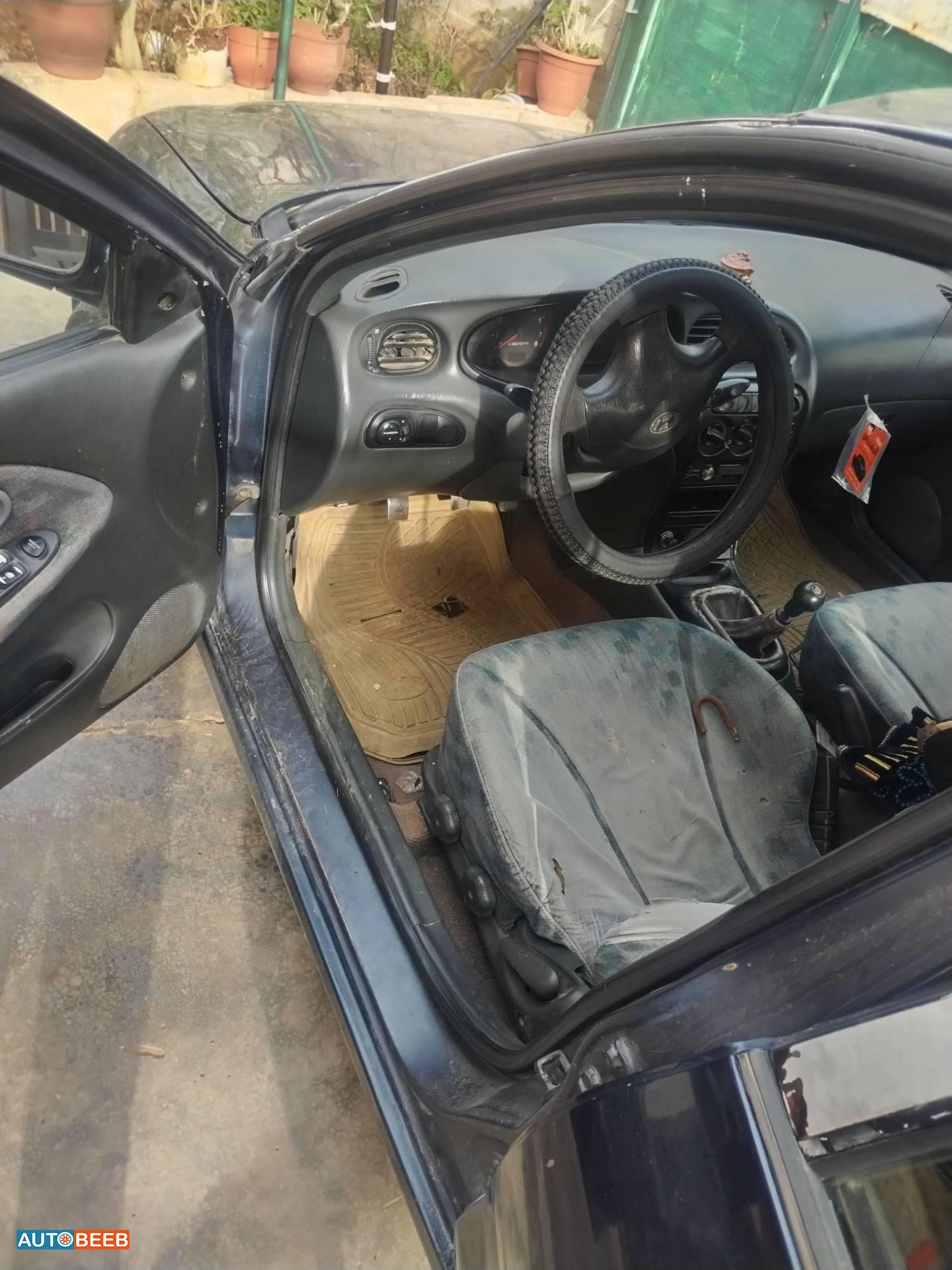 هيونداي افانتي 1995