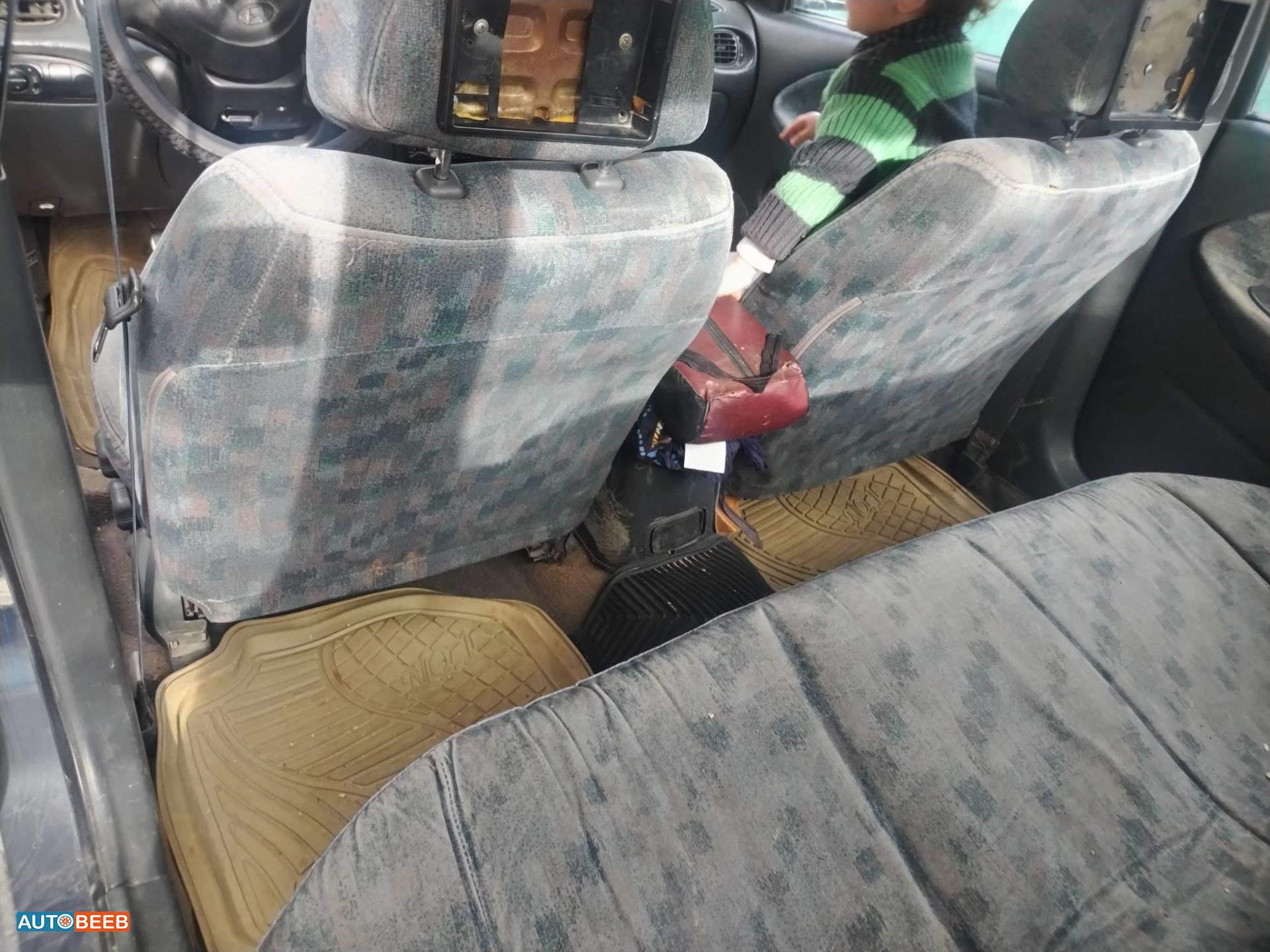 هيونداي افانتي 1995