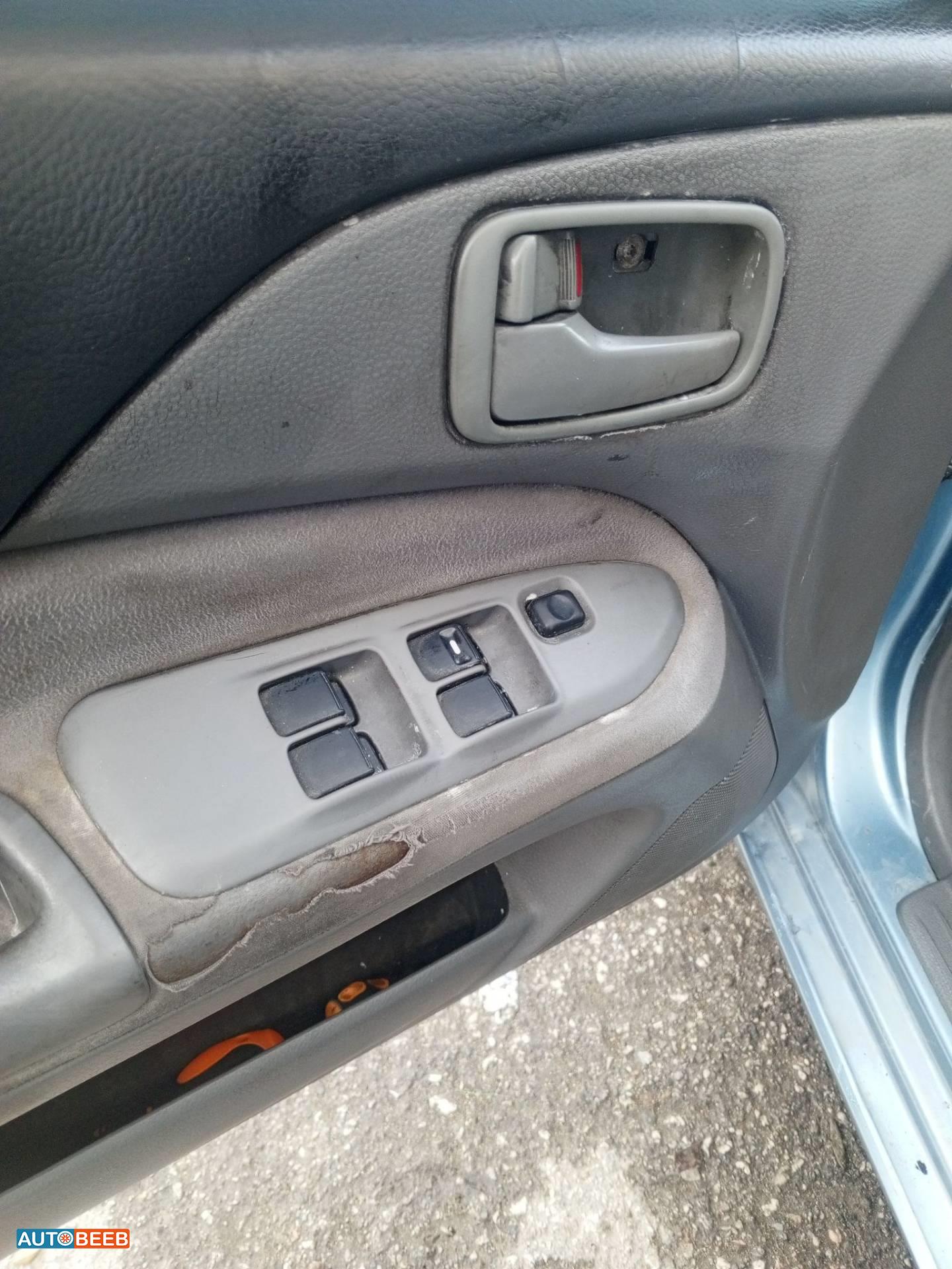 ميتسوبيشي لانسر 2004